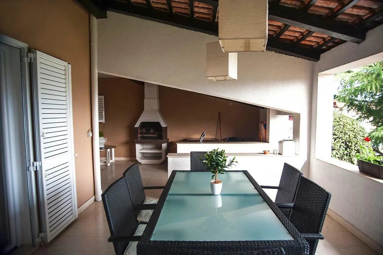 Hana House Pula Villa 0*,  Croatia