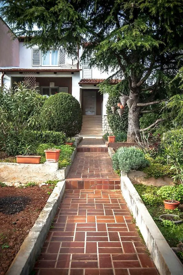 Hana House Pula Villa